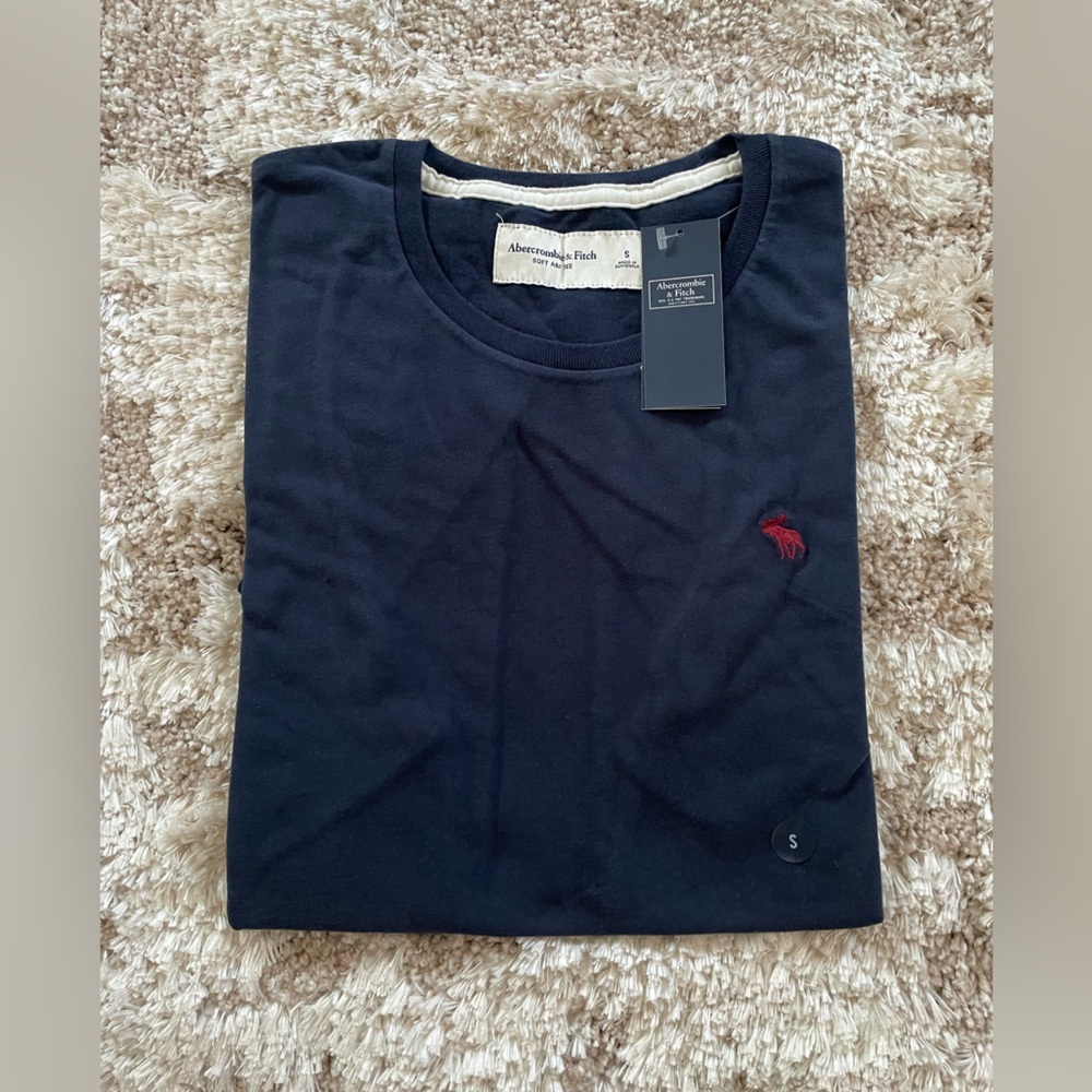 NWT Abercrombie & Fitch Men's Navy Tee